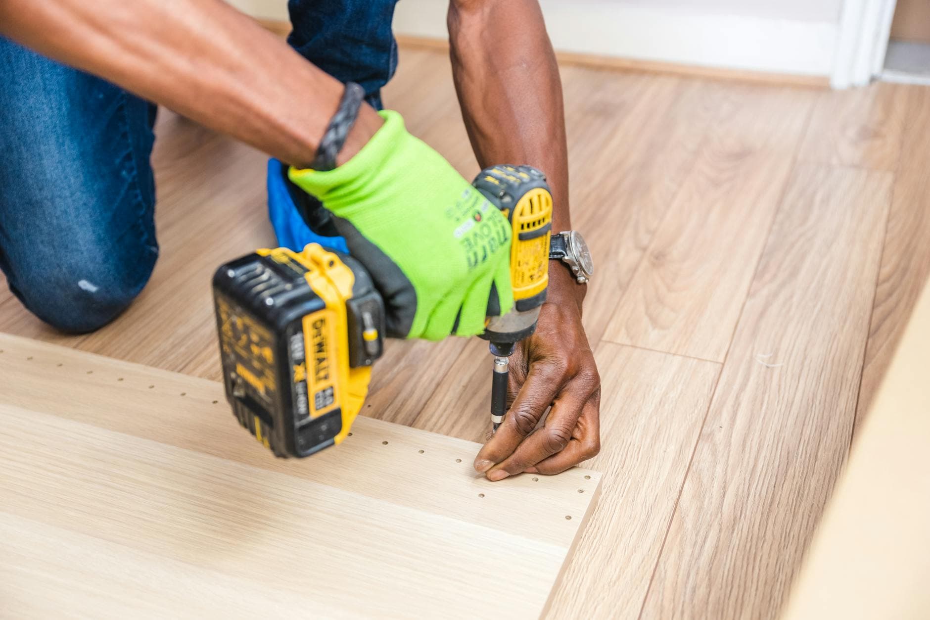 AIK handyman on site closing out a snag list